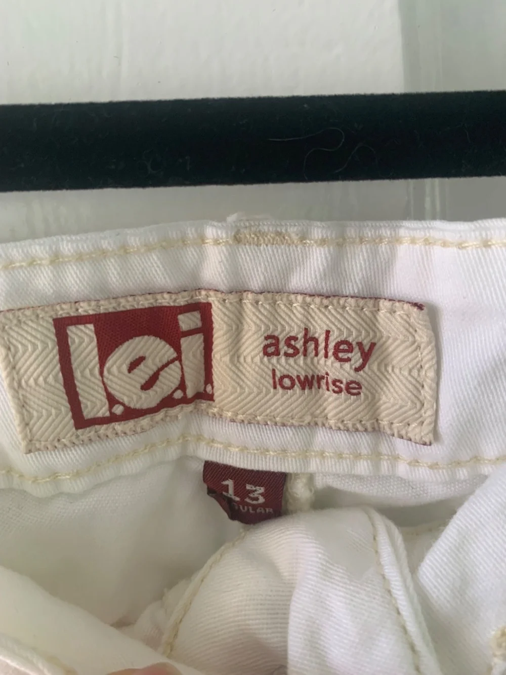 LEI Ashley Low Rise Cut-Off Shorts White Size 13 Regular